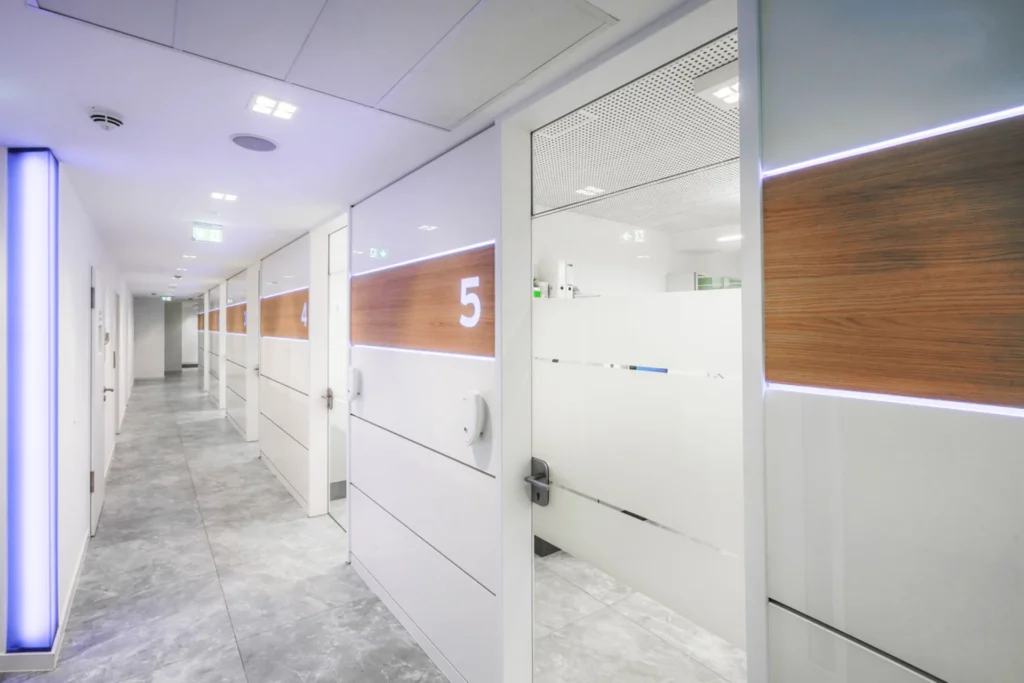 Helle und freundliche Zahnarztpraxis – Stahlberg & Partner